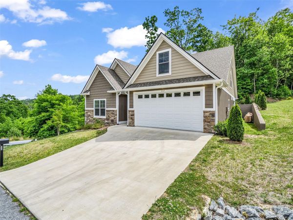 221 Millbrae Loop , Hendersonville, NC 28791