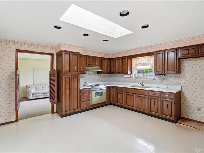 742 Greenview Drive, Tipp City, OH 45371 Photo 16