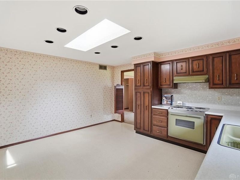 742 Greenview Drive, Tipp City, OH 45371 Photo 17