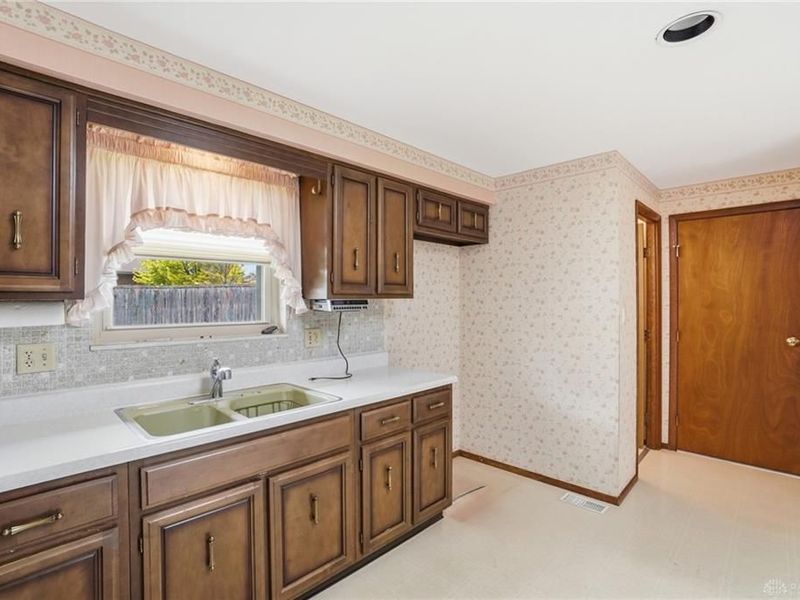 742 Greenview Drive, Tipp City, OH 45371 Photo 23