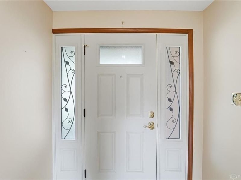 742 Greenview Drive, Tipp City, OH 45371 Photo 3