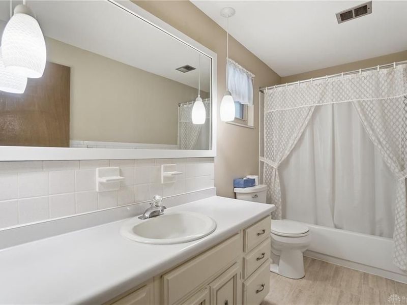 742 Greenview Drive, Tipp City, OH 45371 Photo 31