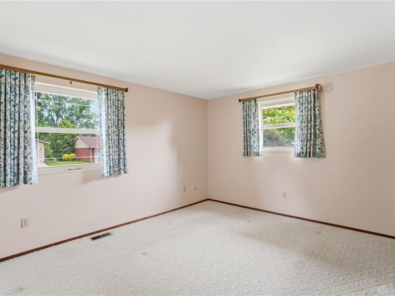 742 Greenview Drive, Tipp City, OH 45371 Photo 33
