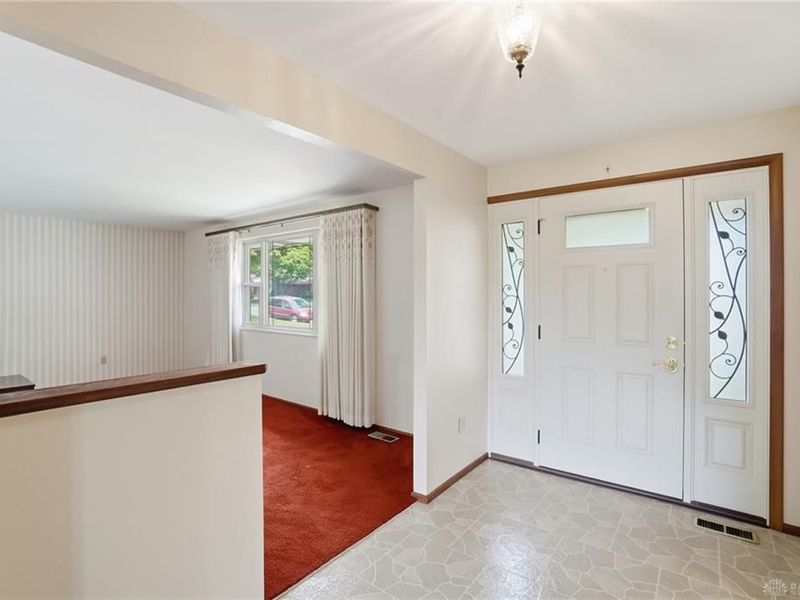 742 Greenview Drive, Tipp City, OH 45371 Photo 5
