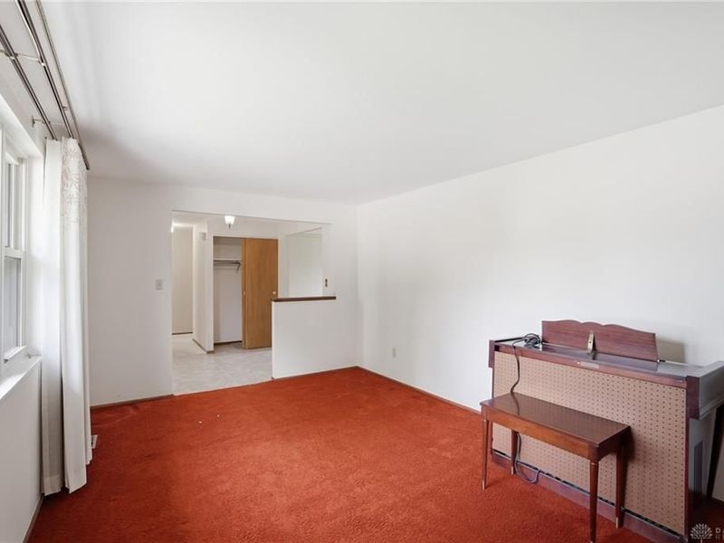 742 Greenview Drive, Tipp City, OH 45371 Photo 6