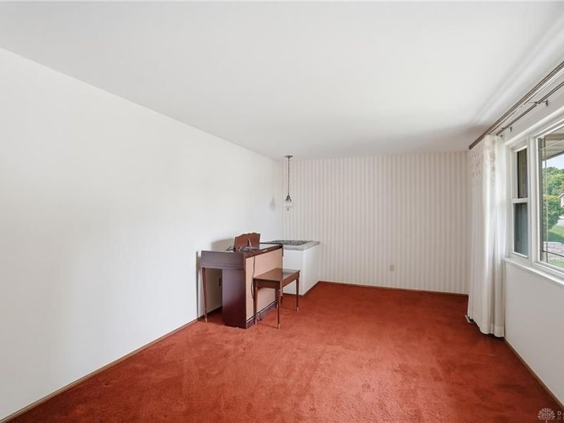 742 Greenview Drive, Tipp City, OH 45371 Photo 8