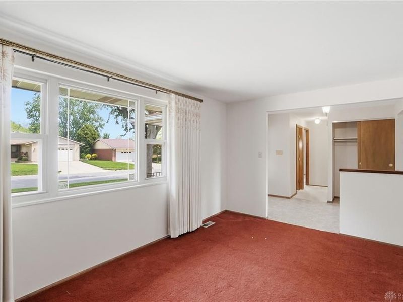 742 Greenview Drive, Tipp City, OH 45371 Photo 9