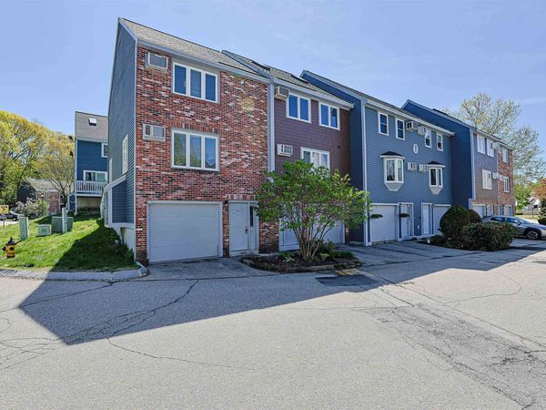 11 Valley West Way, Manchester, NH 03102