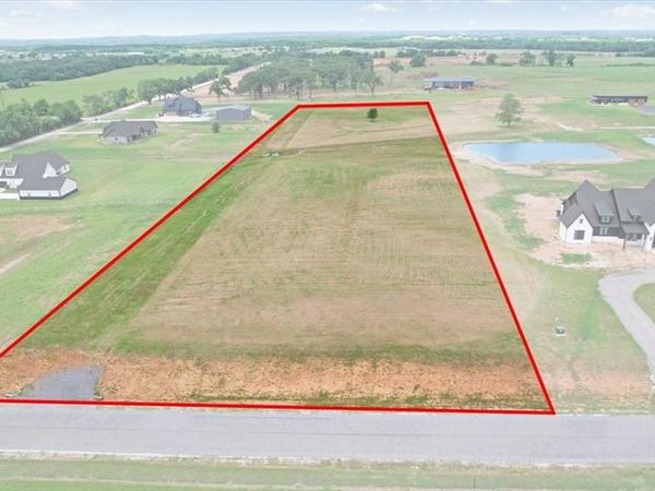 913 Club Lake Road, Whitesboro, TX 76273