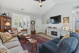 220 Waties Dr. photo 4