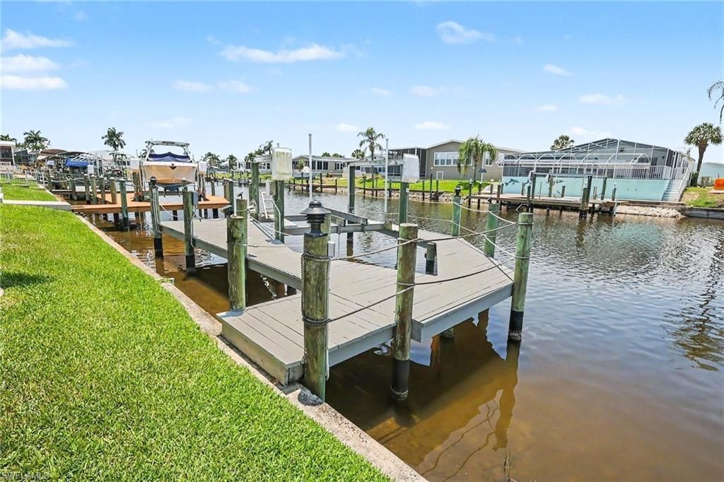 17550 Canal Cove Ct, Fort Myers Beach, FL 33931 Photo