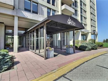 2 Bratenahl Place, Unit 2D, Bratenahl, OH 44108