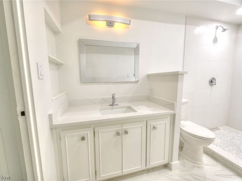 2 Bratenahl Place, Unit 2D, Bratenahl, OH 44108 Photo 17