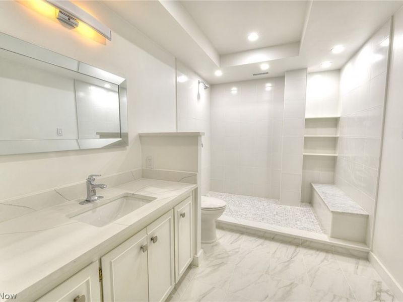 2 Bratenahl Place, Unit 2D, Bratenahl, OH 44108 Photo 18