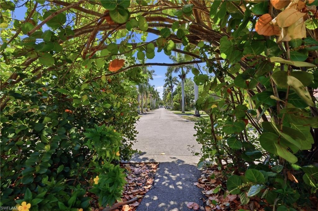 840 Myrtle Ter, Naples, FL 34103 Photo
