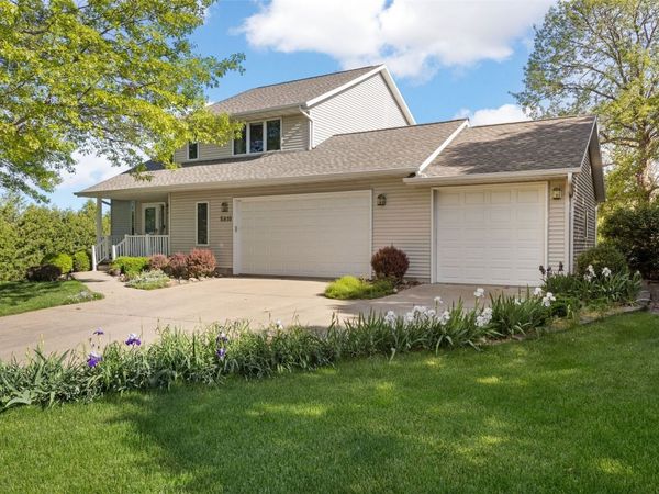 5810 Sanden Road NE, Cedar Rapids, IA 52411