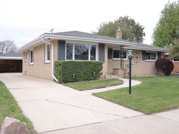 56 Illinois St, Racine, WI 53405