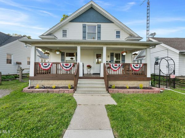 211 E Perry Street, Walbridge, OH 43465