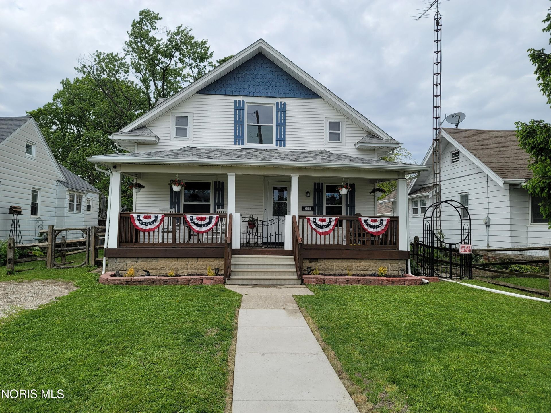 211 E Perry Street, Walbridge, OH 43465 Main Photo
