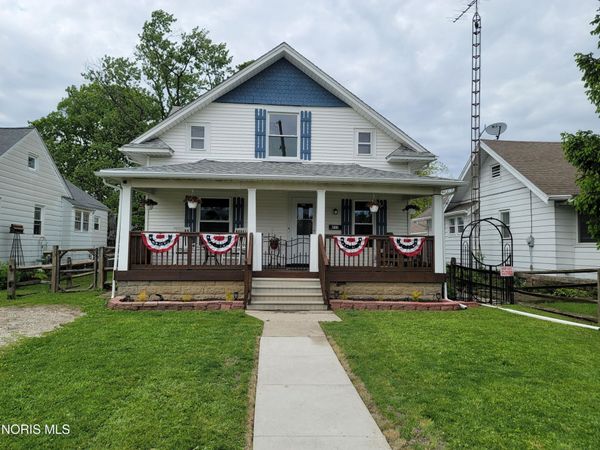 211 E Perry Street, Walbridge, OH 43465