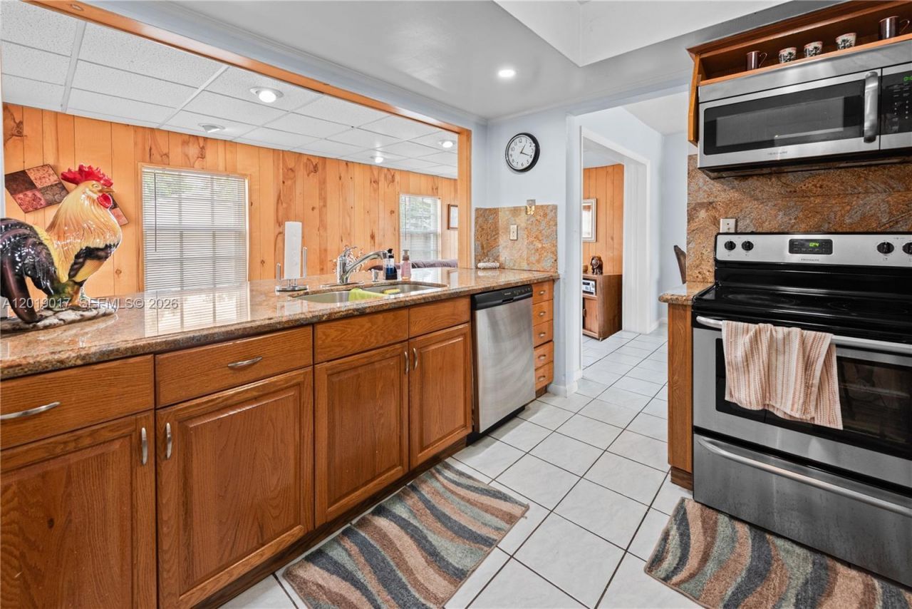 731 NW 17th St , Homestead, FL 33030 Photo