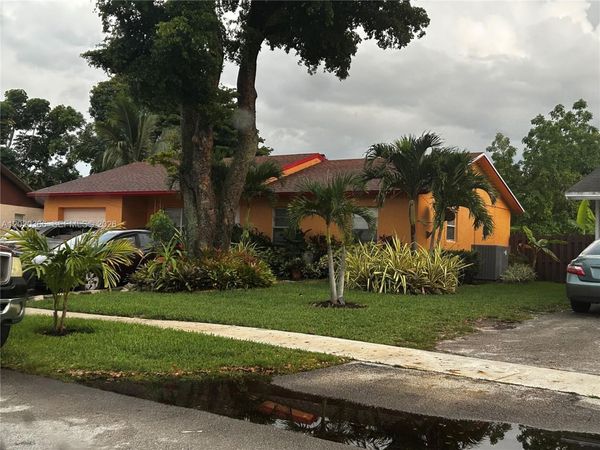 7922 SW 4th Pl , North Lauderdale, FL 33068