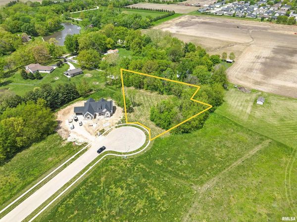 5000 BENTON Point, Springfield, IL 62711