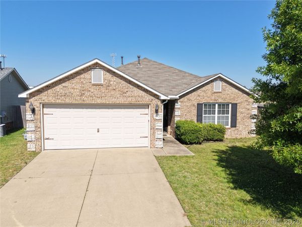 504 S Seminole Street , Skiatook, OK 74070