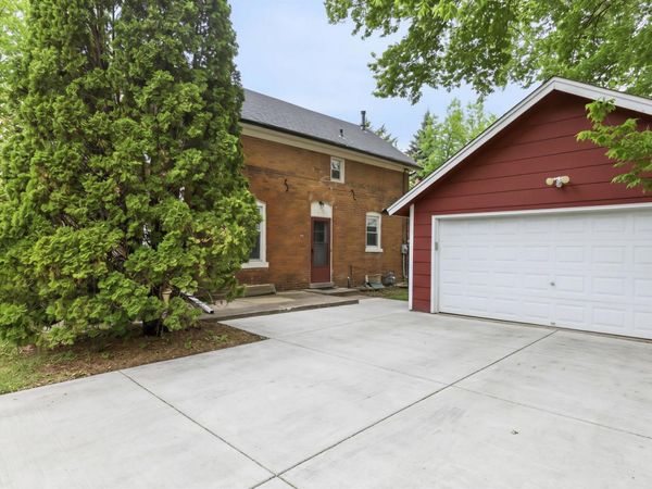 411 2nd Avenue E, Shakopee, MN 55379