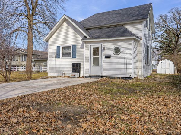 723 Ivy Lane SE, Hutchinson, MN 55350