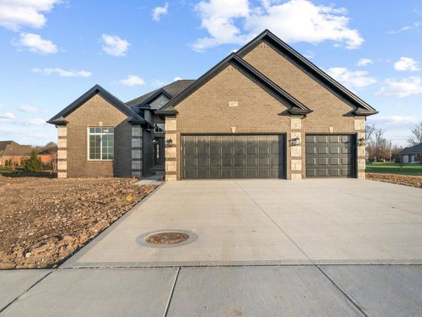 8525 Cobblestone Drive, Newport, MI 48166