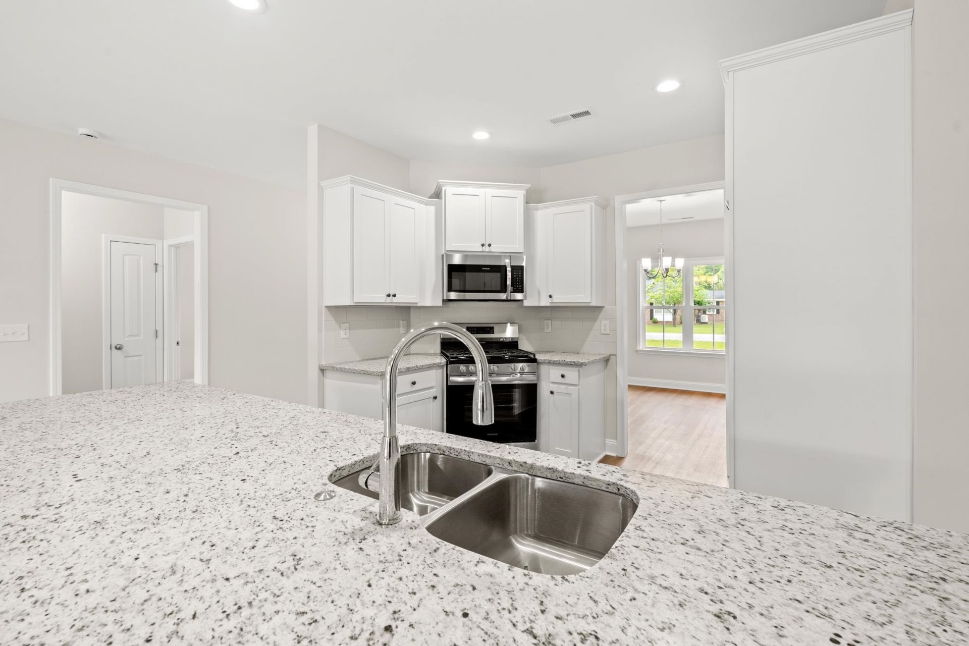 1417 Loop Circle  Photo 7
