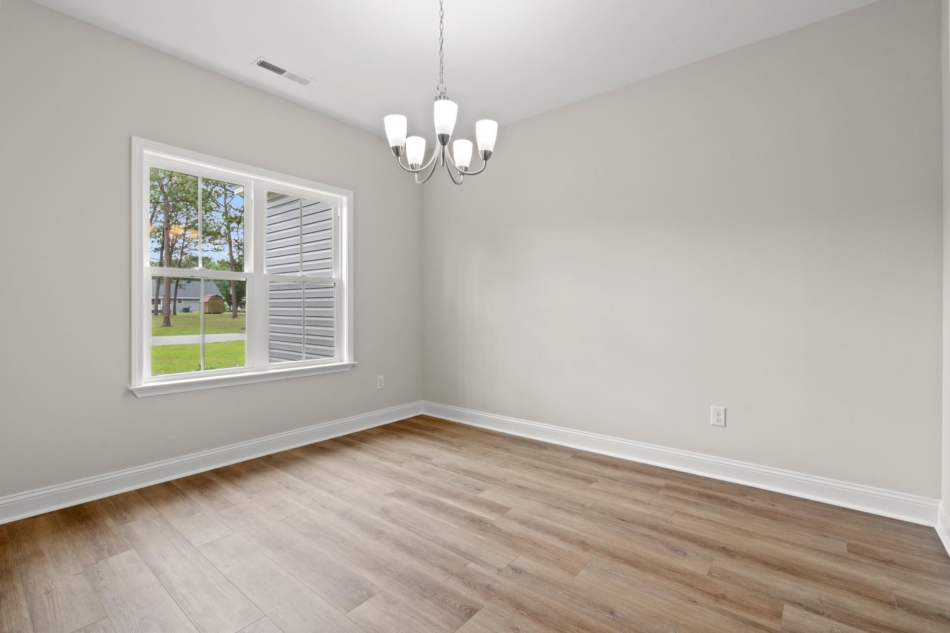1417 Loop Circle  Photo 8