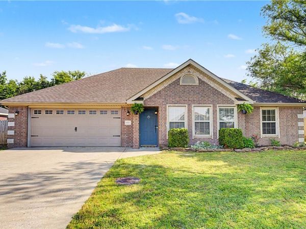 877 Richland Creek Avenue , Elkins, AR 72727