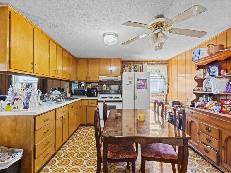 834 Vancouver Drive , Marion, OH 43302 Photo 4