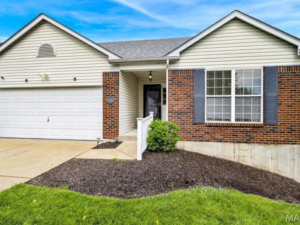 176 Carytown Lane , Florissant, MO 63034