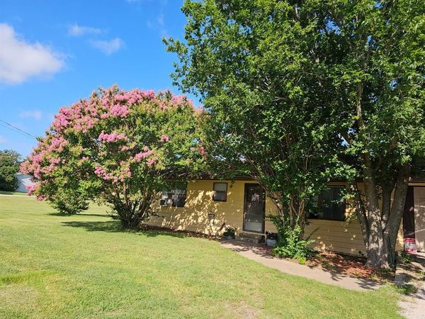 140 S Comanche Drive, De Leon, TX 76444