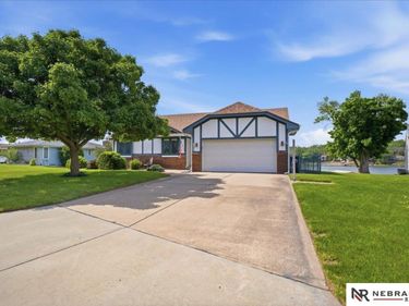 8404 Kauai Drive , Papillion, NE 68046