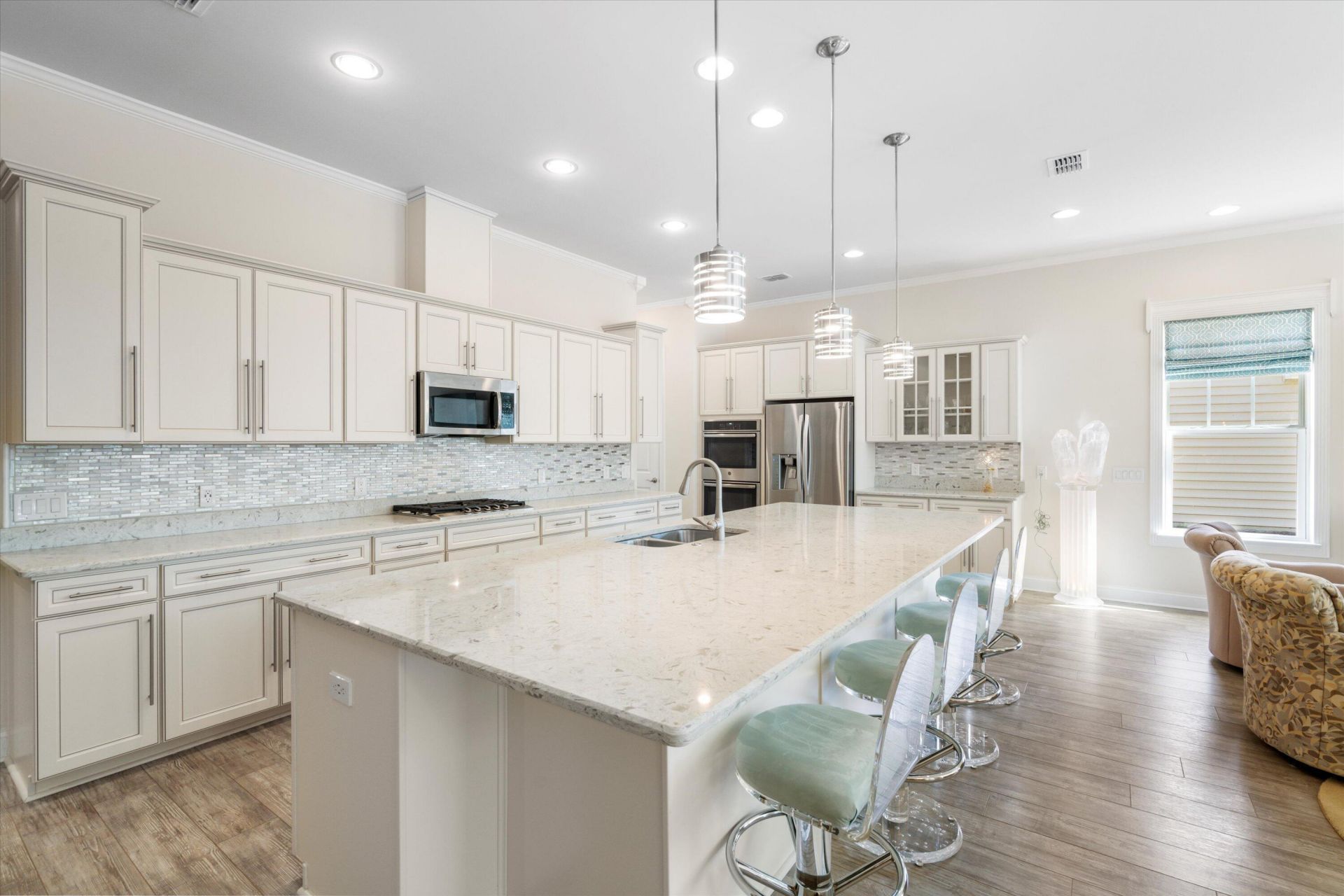 497 Four Seasons Boulevard Photo 8