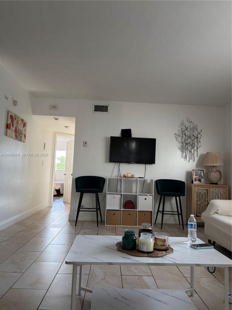 270 Layne Blvd , Unit 215, Hallandale Beach, FL 33009 Photo