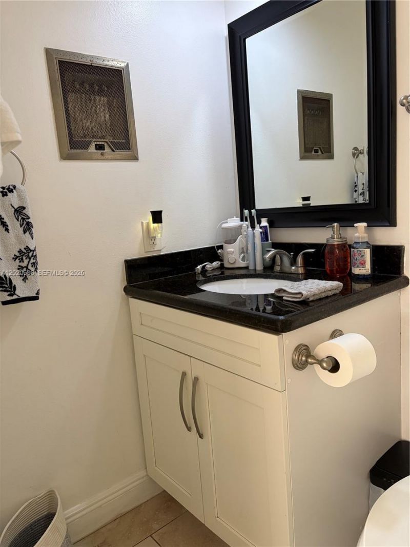 270 Layne Blvd , Unit 215, Hallandale Beach, FL 33009 Photo