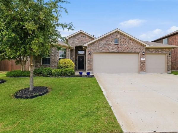 528 Pendennis Drive, Saginaw, TX 76131