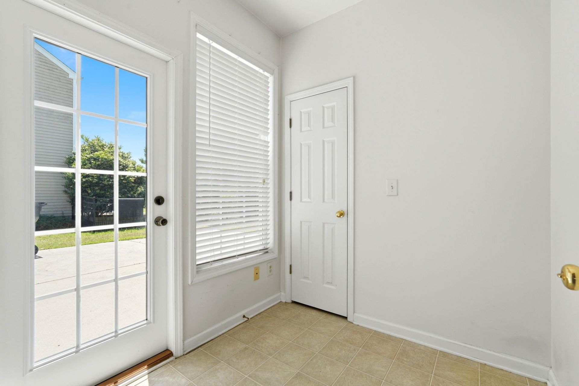 4757 Farm Lake Dr.  Photo 14