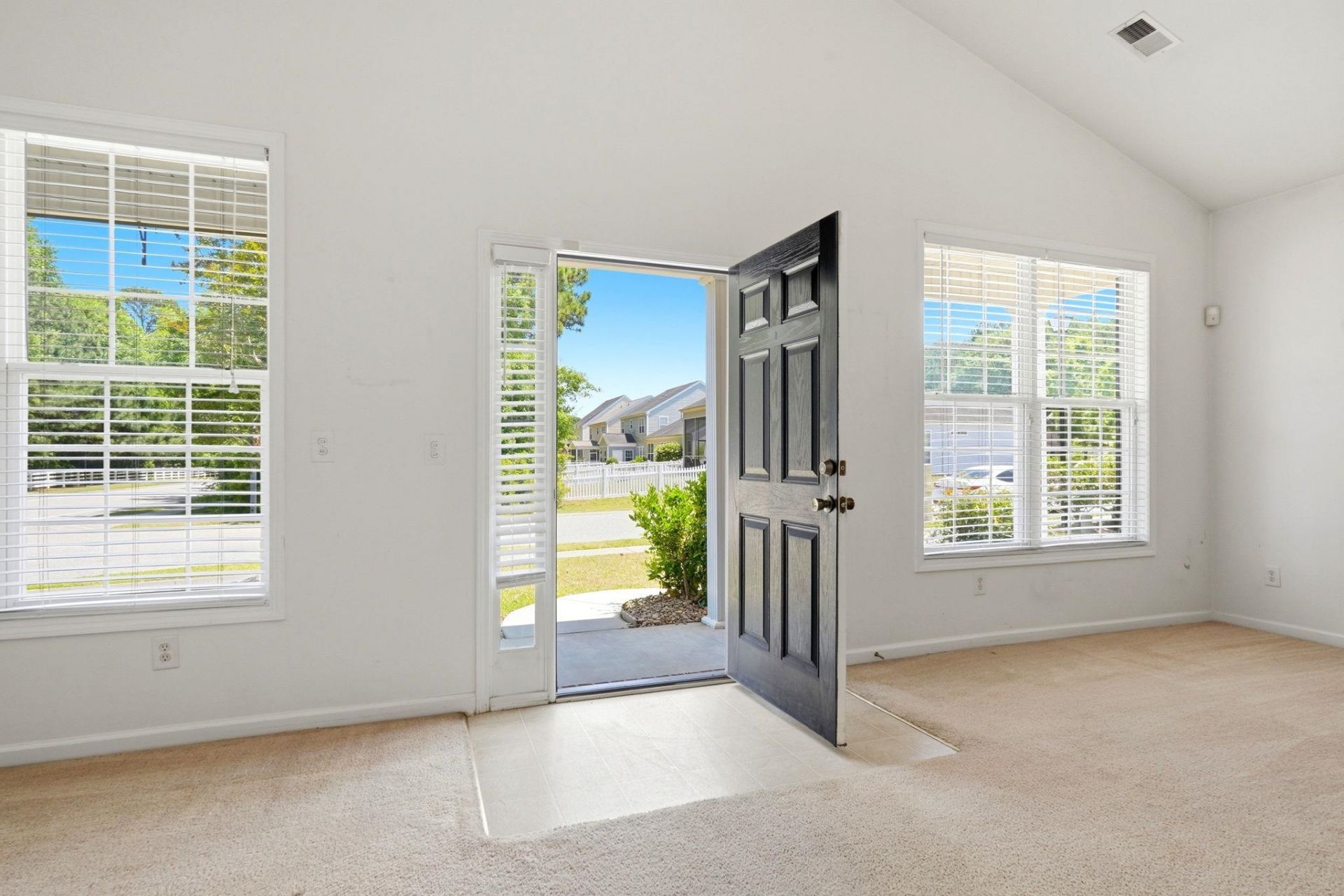 4757 Farm Lake Dr.  Photo 5