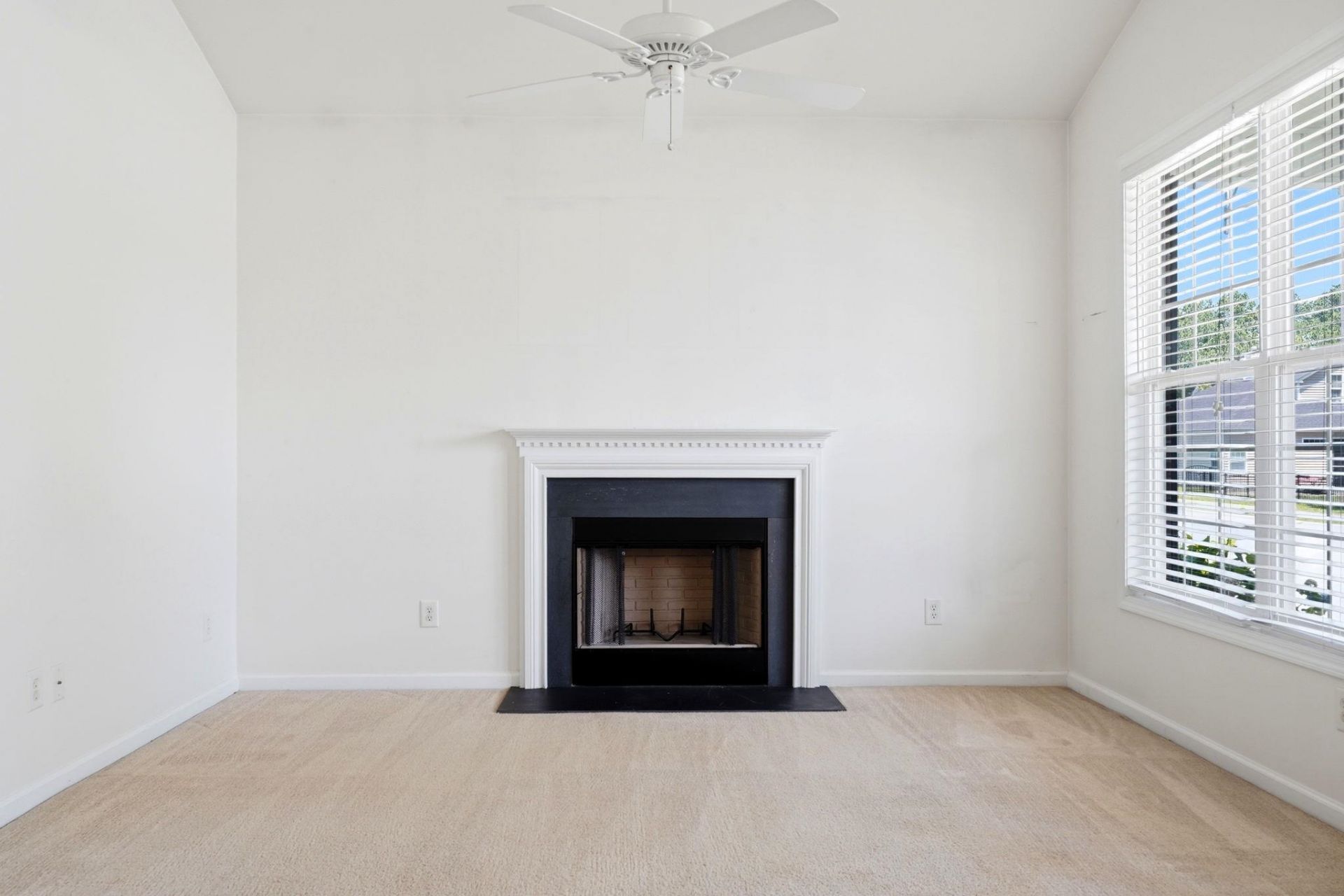 4757 Farm Lake Dr.  Photo 7