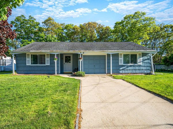 22 Anne Drive , Selden, NY 11784