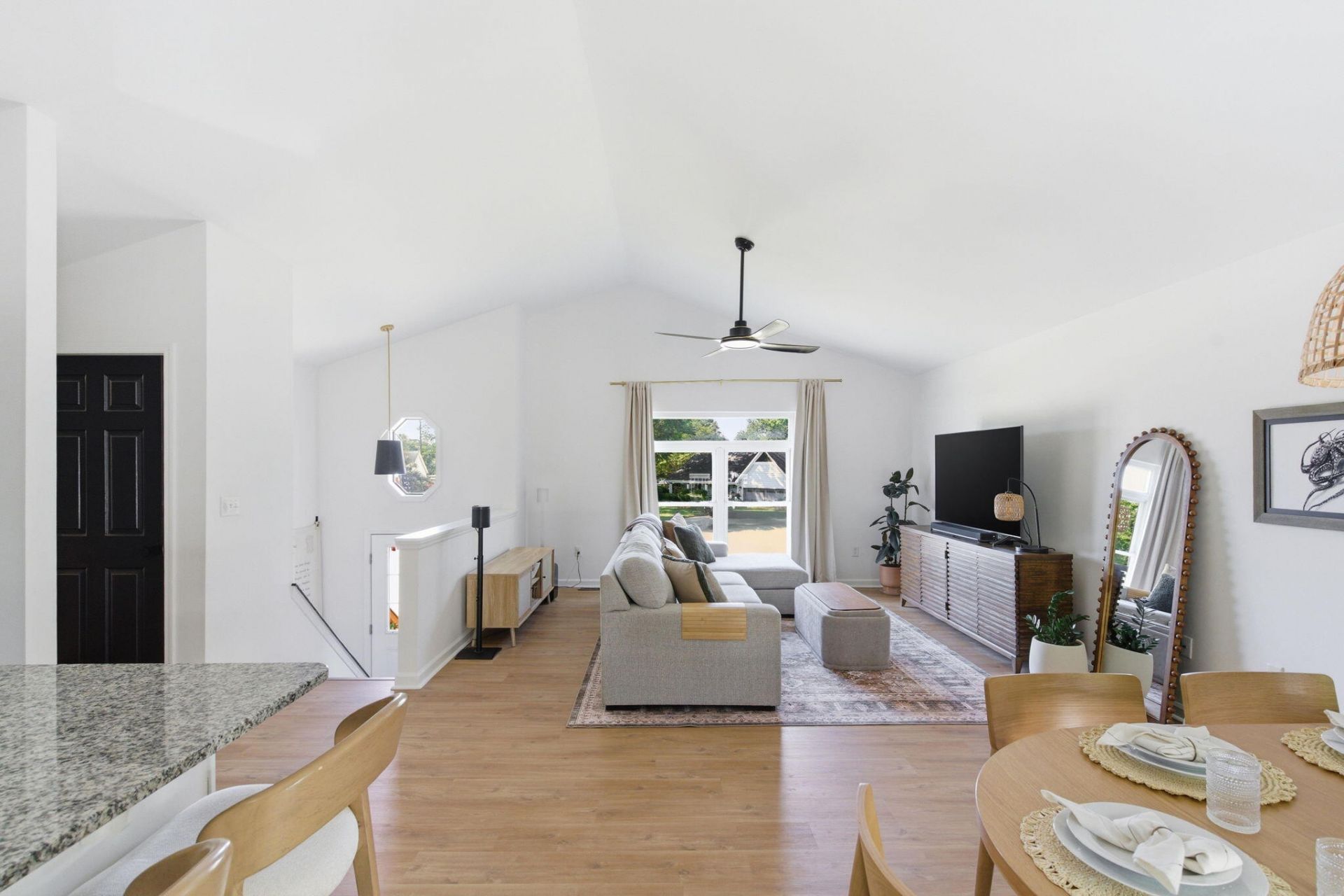 1504 Canton Square Photo 16