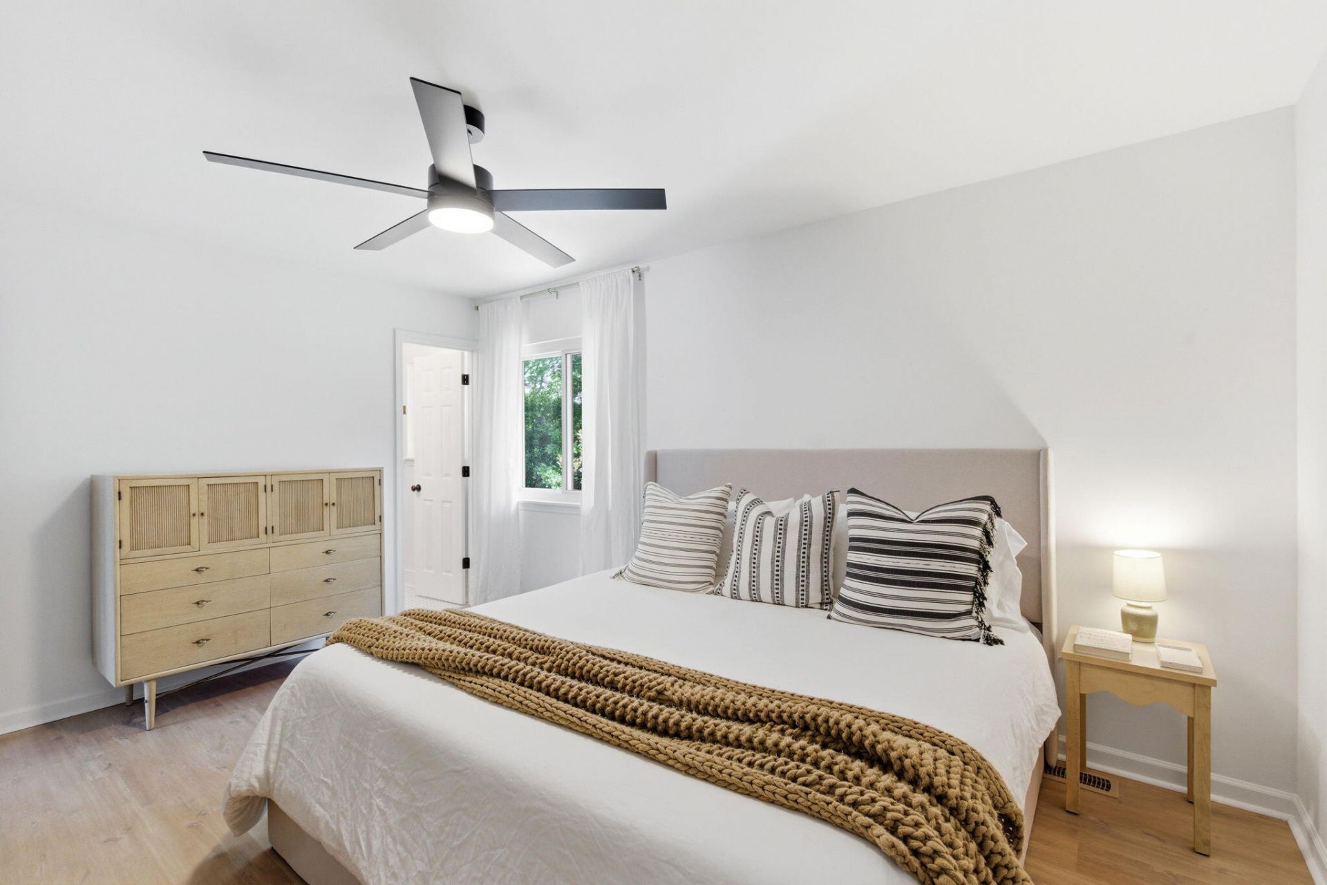 1504 Canton Square Photo 18