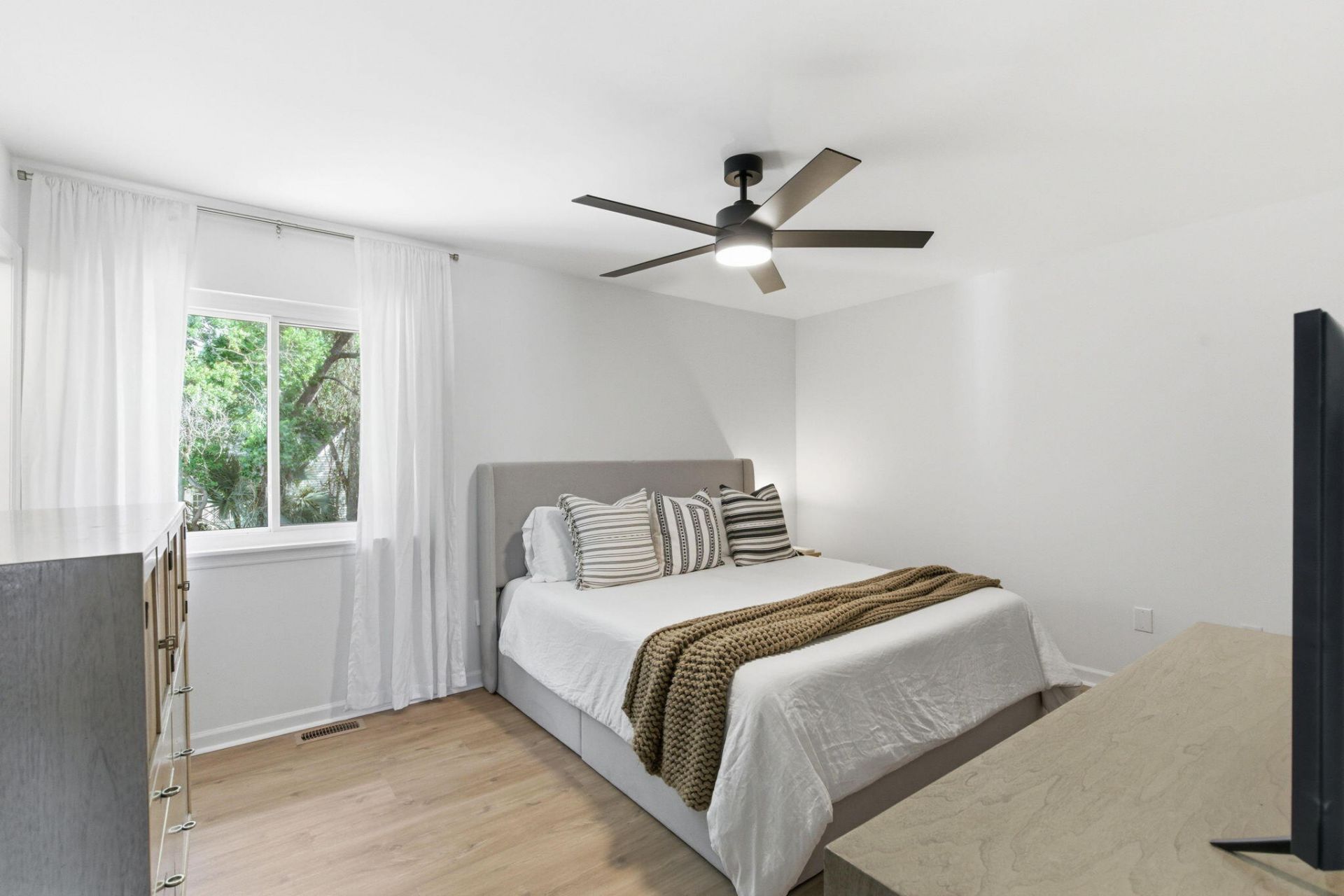 1504 Canton Square Photo 19