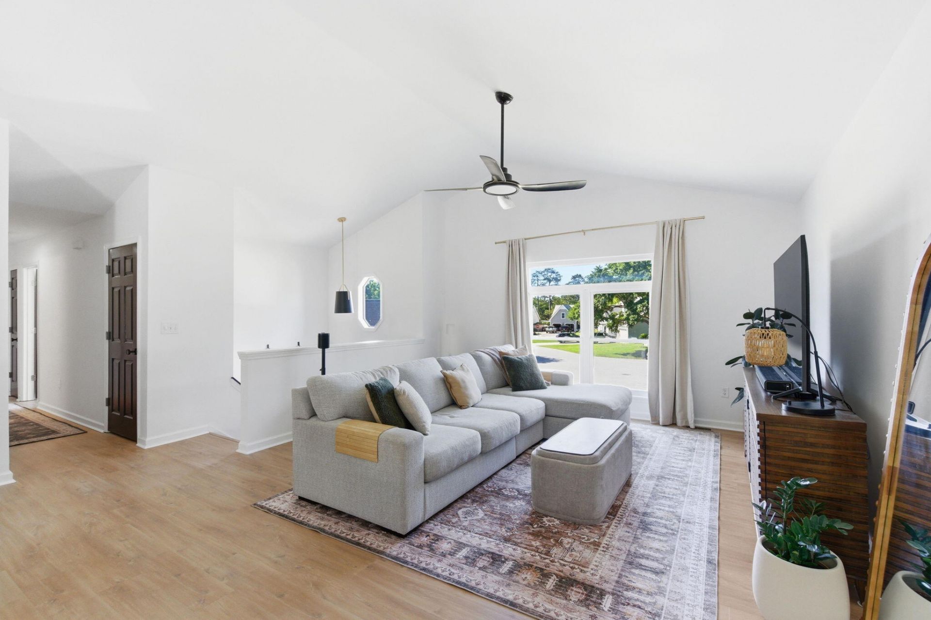1504 Canton Square Photo 6